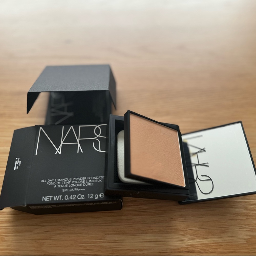 New! NARS all-day Luminous Powder Foundation SPF 25 in Medium 1.5